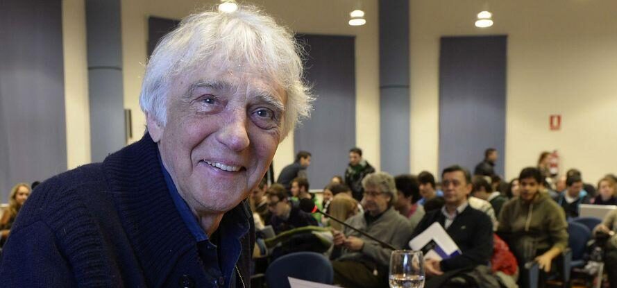 Una charla con Mattelart 