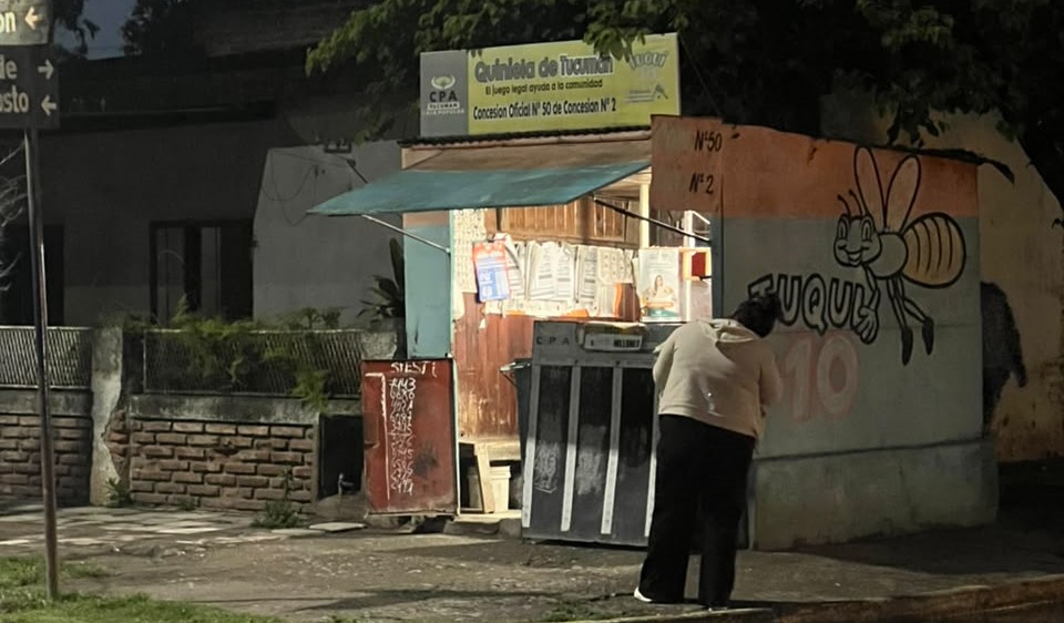 Comer a crédito y pagar la luz en cuotas: ¿cómo es la economía en Lastenia?